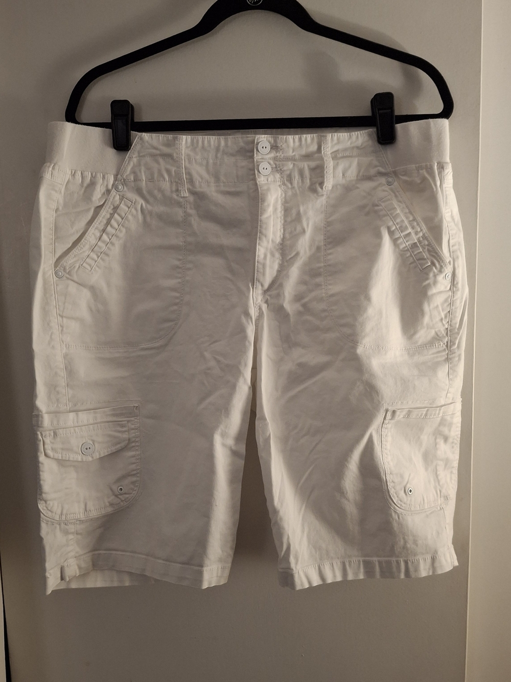 Gloria Vanderbilt White Women's Cargo Shorts